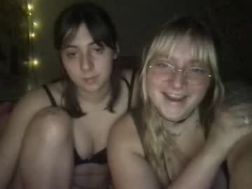 girl Live Porn On Cam with wallabyxxx
