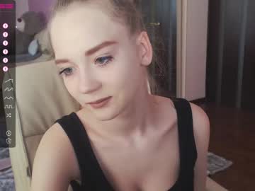 girl Live Porn On Cam with nikole_shinebaby
