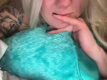 girl Live Porn On Cam with desertblondie