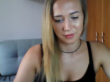 girl Live Porn On Cam with catrinbeauty