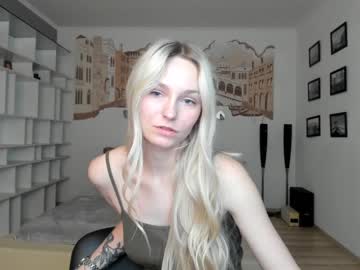 girl Live Porn On Cam with evamooni