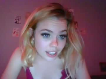 girl Live Porn On Cam with bbybailey