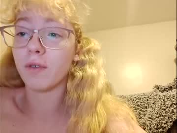 girl Live Porn On Cam with blonde_katie