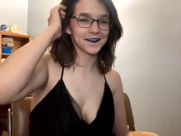 girl Live Porn On Cam with slender_the_potato
