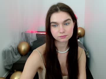 girl Live Porn On Cam with charlotte_queenmaeve