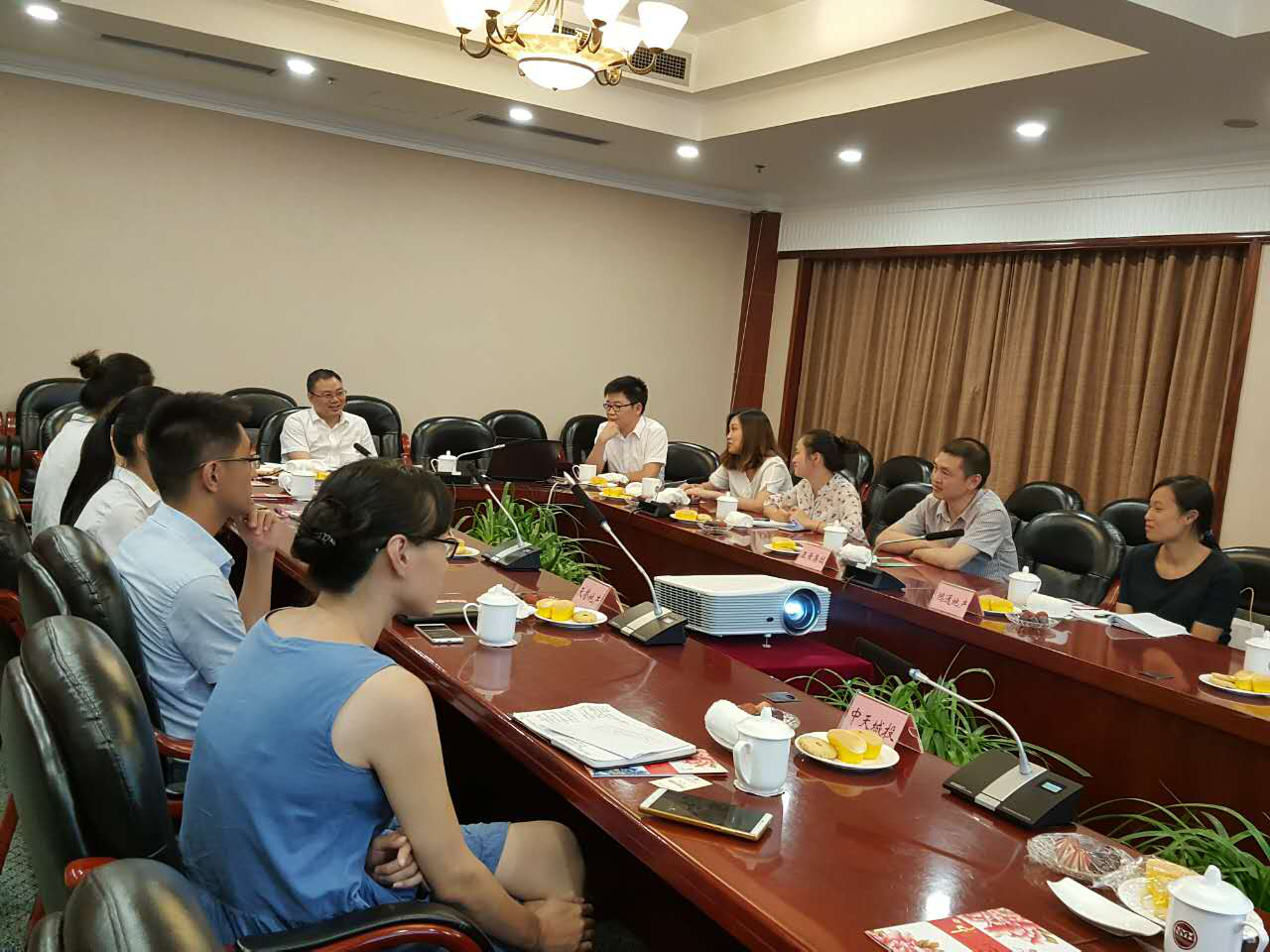 行业交流，，配合生长