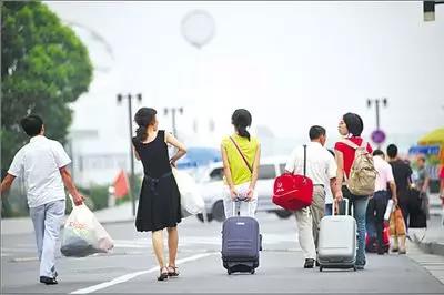 10名考入重本的寒门学子获佳乐集团爱心资助